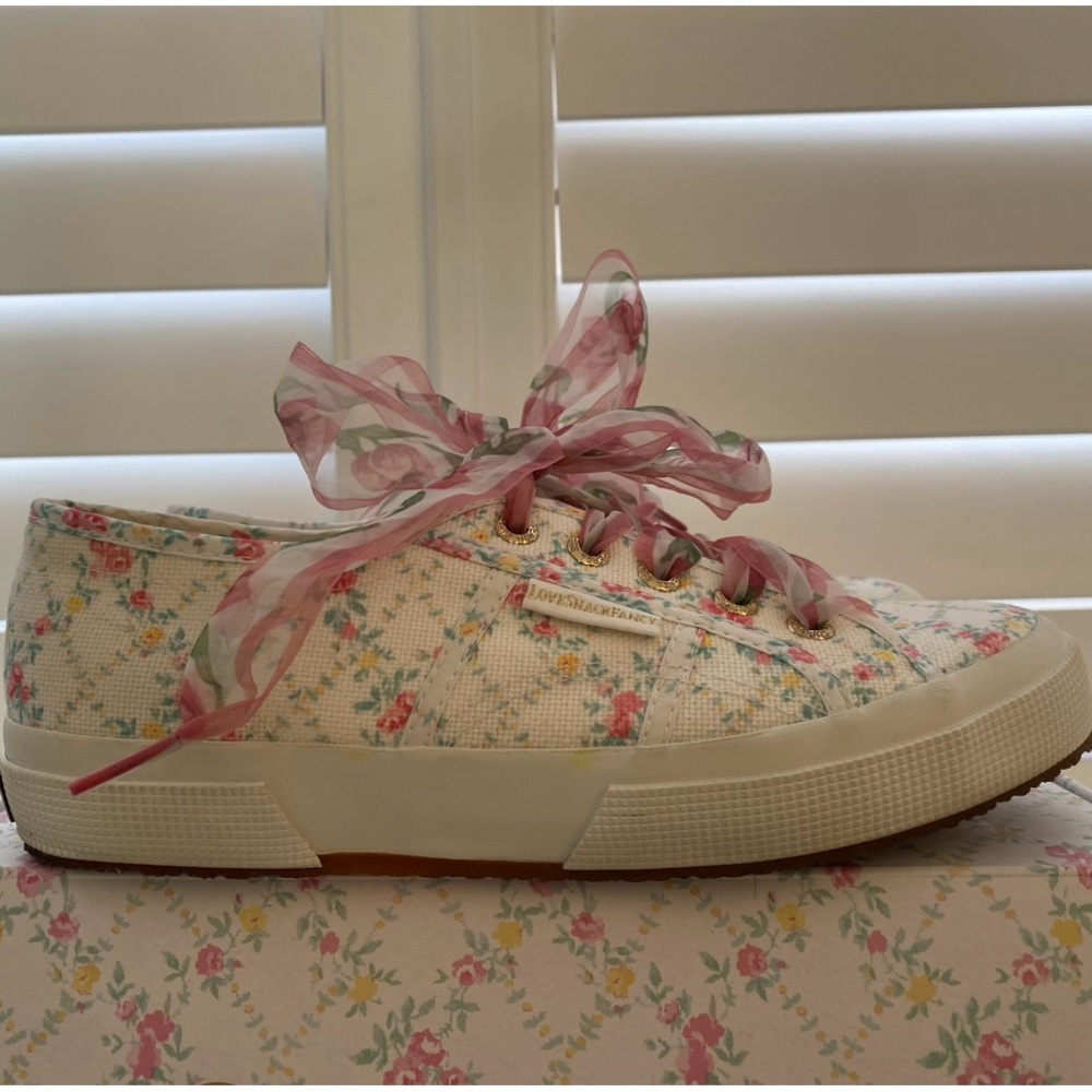 Superga x Loveshackfancy
Floral Sneakers - Picture 4 of 4